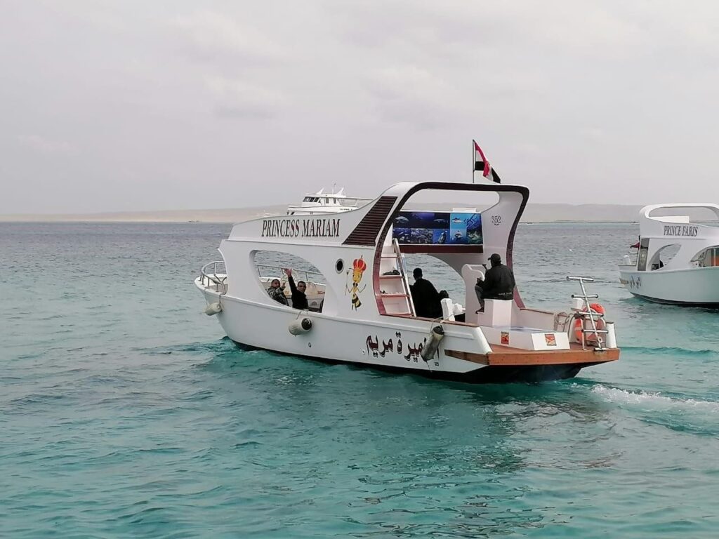 private-boat-4-hours-snorkeling-and-white-island-in-hurghada_8Jq6v